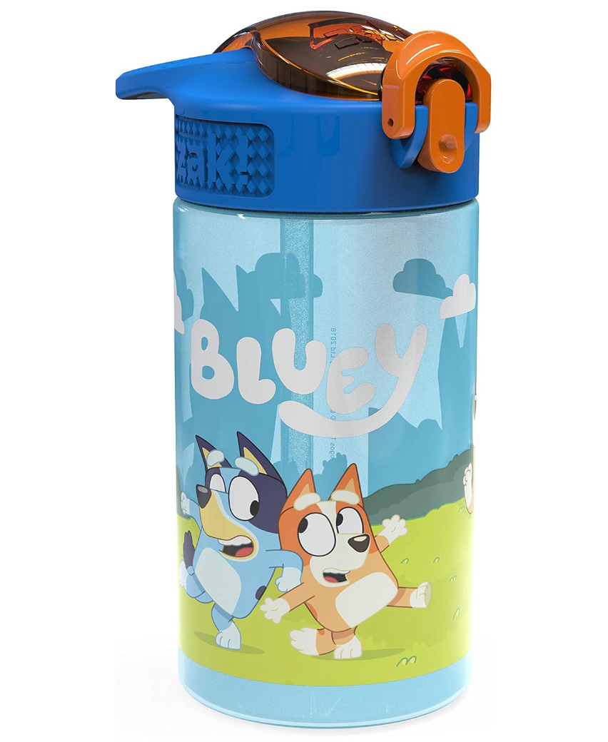 Zak diseño Bluey - Botella de agua para niños, tapa de boquilla de plástico duradero y asa de transporte integrada, diseño de agua a prueba de fugas para viajes